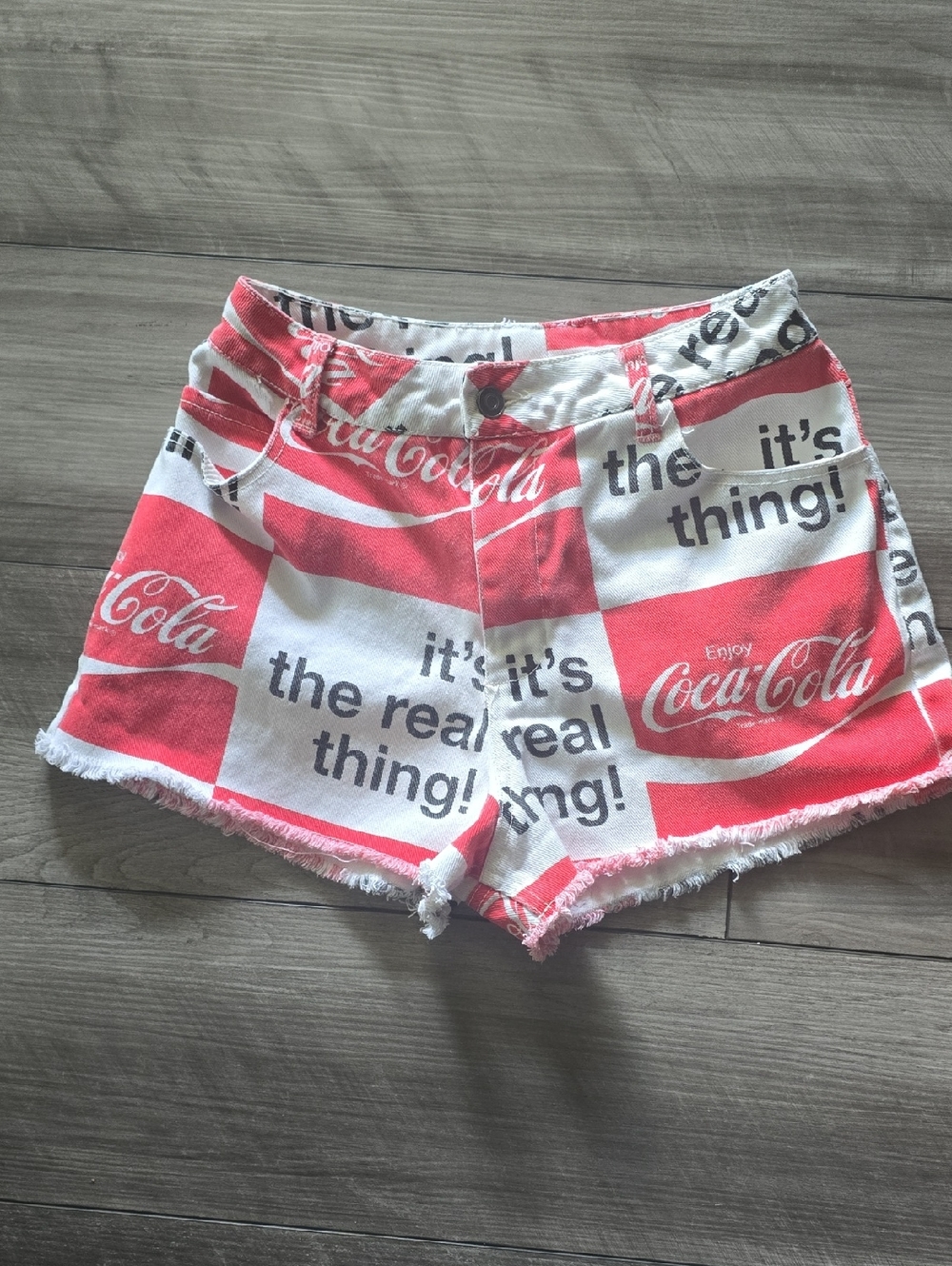 Coca Cola Red & White Logo Checkered Women’s Shorts Size Medium